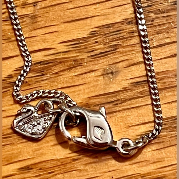 Swarovski Silver Teardrop Crystal Pendant in Circle Halo Sparkle Gift Minimalist - Picture 14 of 16